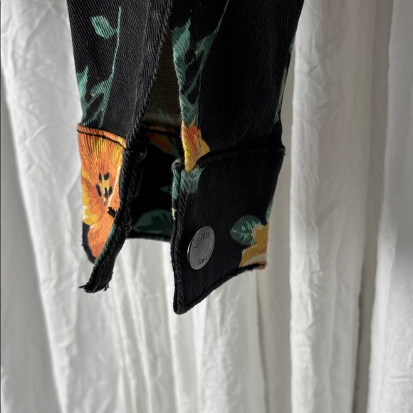 VENUS Black Cropped Jean Jacket with Yellow Rose Print and Green Leaves - Picture 5 of 12